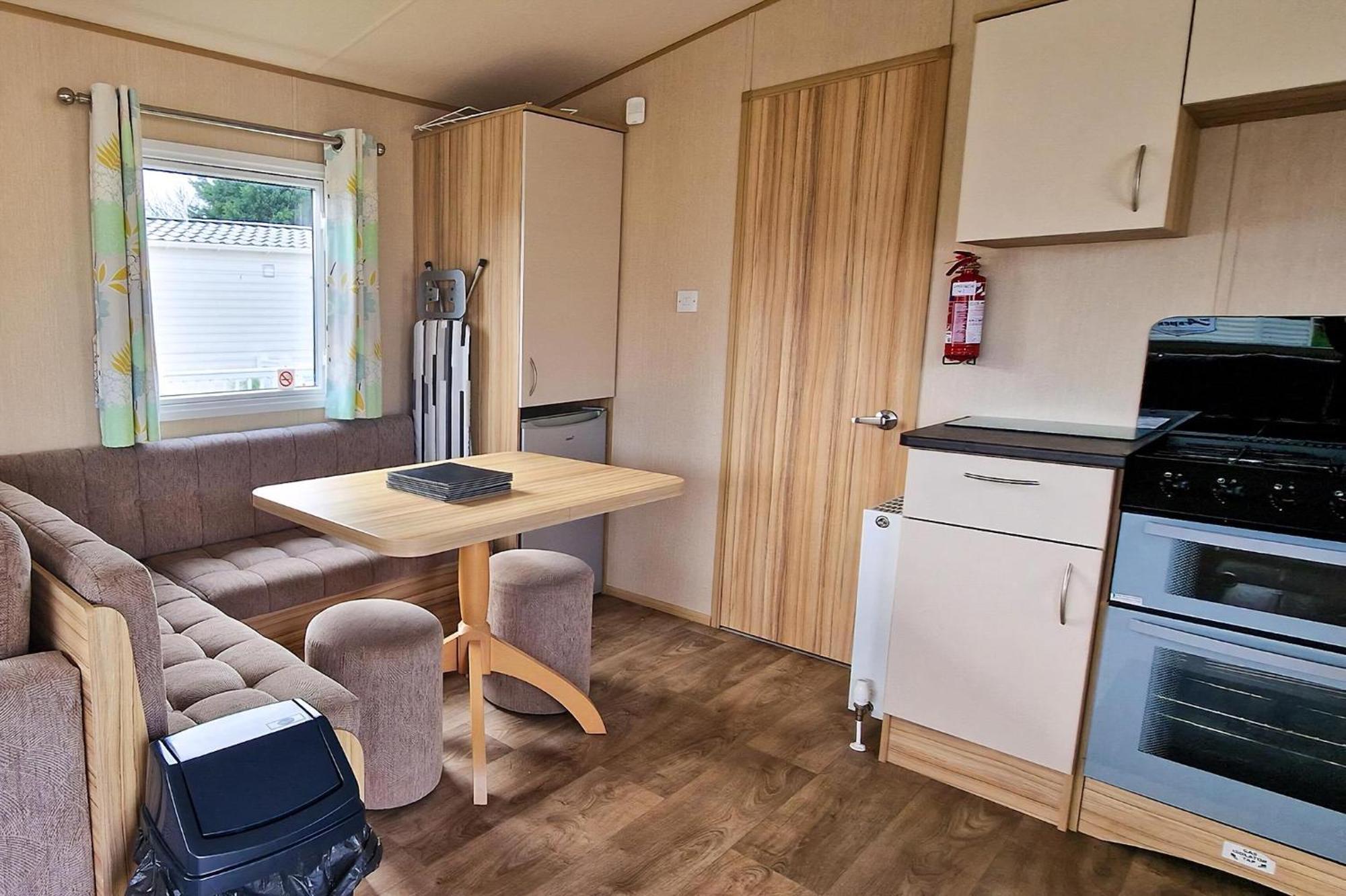 8 Berth Caravan For Hire At Manor Park Near To A Great Beach Ref 23041C هونستنتون المظهر الخارجي الصورة