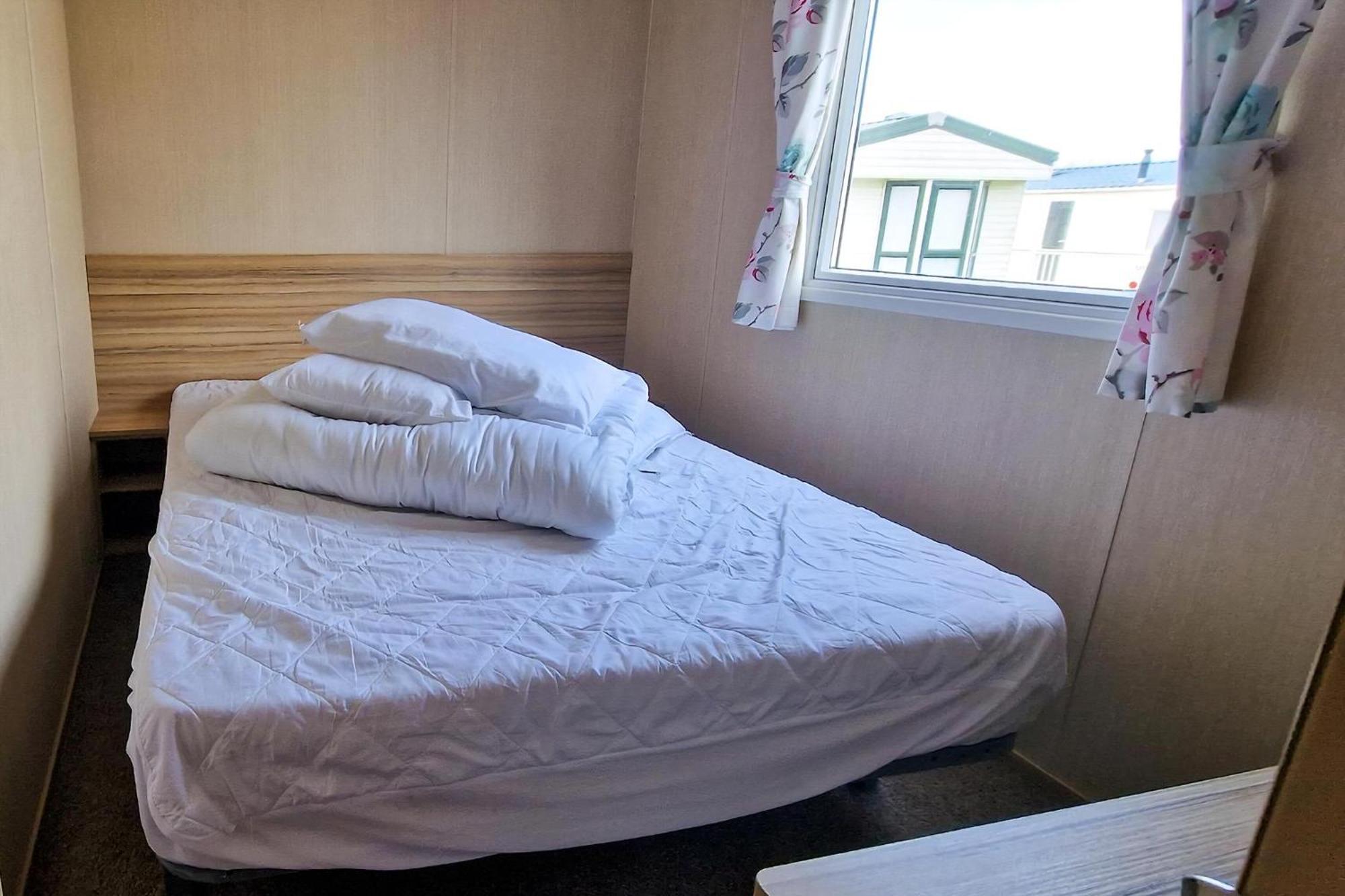 8 Berth Caravan For Hire At Manor Park Near To A Great Beach Ref 23041C هونستنتون المظهر الخارجي الصورة